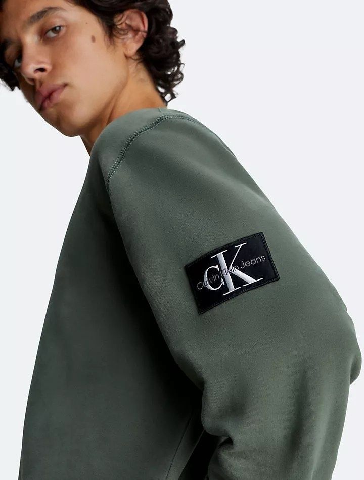 Світшот чоловічий Calvin Klein з патчем на рукаві хакі J30J323426 фото